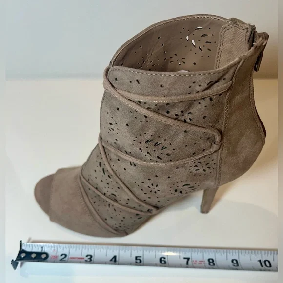 Lauren Conrad Peep-Toe Ankle Boots 4 Inch Heel Beige Laser Cut Tan - Picture 5 of 7